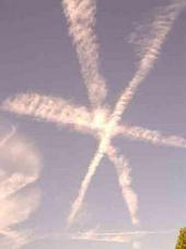 http://www.anti-monde.gerardcambri.com/chemtrails/chemtrails_etoile.jpg